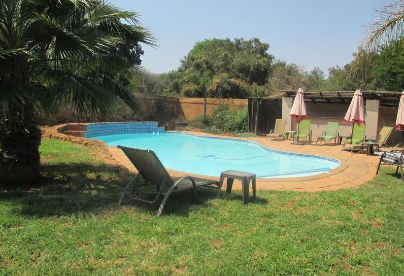 Hotel Three Oaks And An Aloe Boutique 3