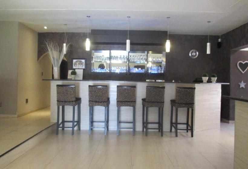 Hotel Three Oaks And An Aloe Boutique 4