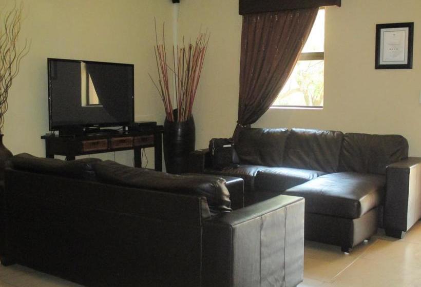 Hotel Three Oaks And An Aloe Boutique 6