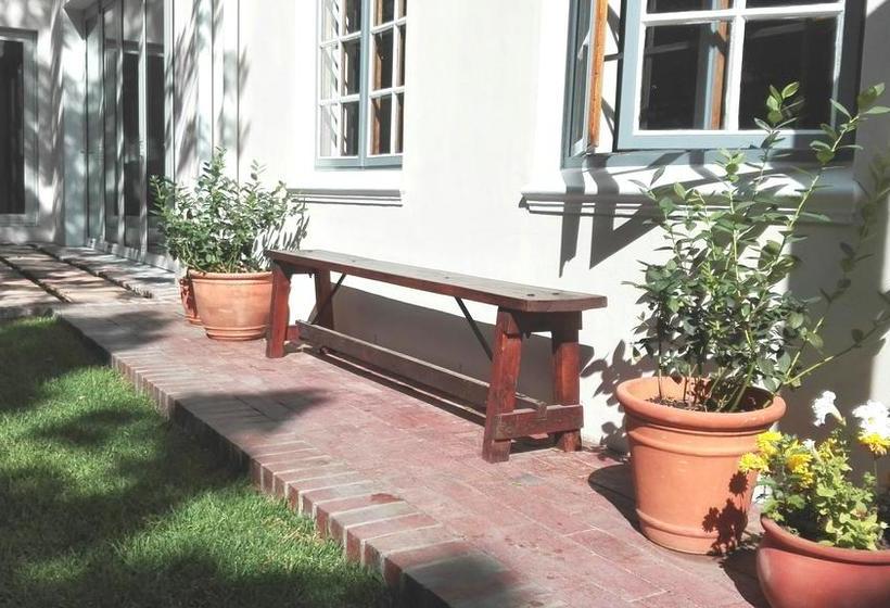 Bed and Breakfast 3 On Roux 4