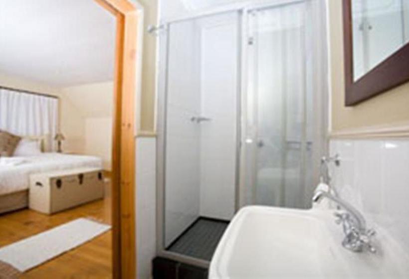 Bed and Breakfast 3 On Roux 6