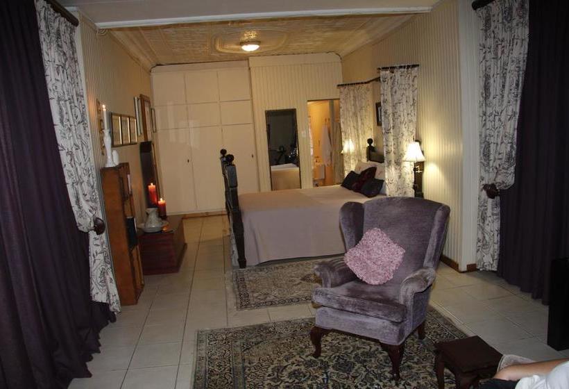 Bed and Breakfast Sir Henry S Guest House 11