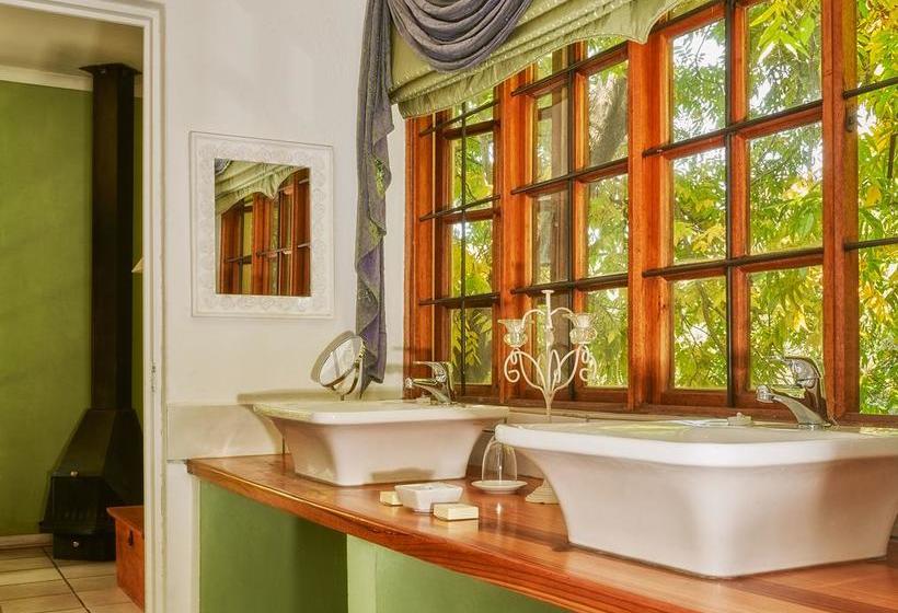 Bed and Breakfast Sir Henry S Guest House 16