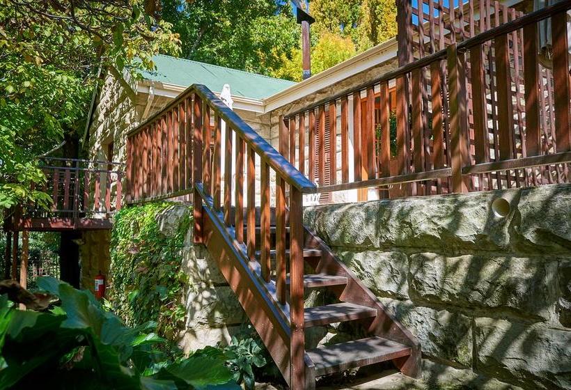 Bed and Breakfast Sir Henry S Guest House 3