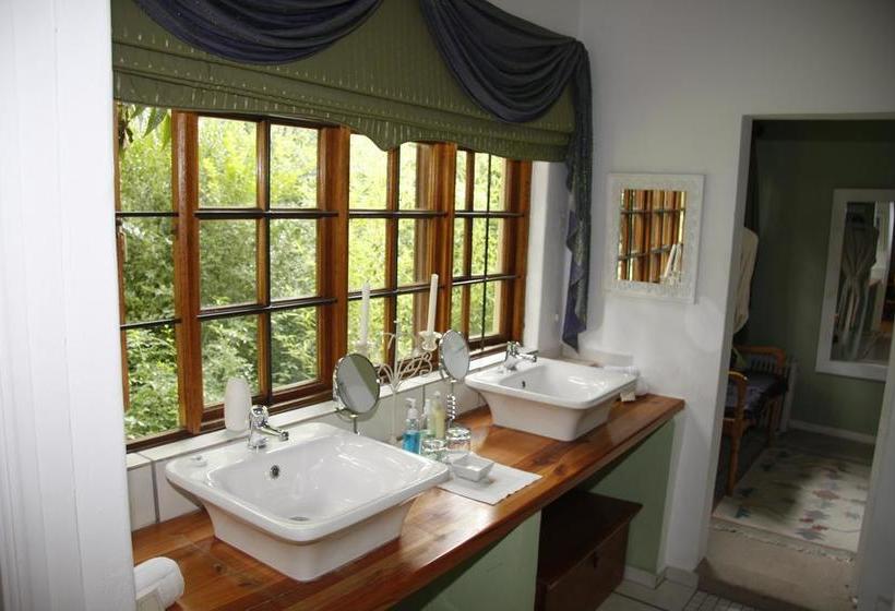 Bed and Breakfast Sir Henry S Guest House 5