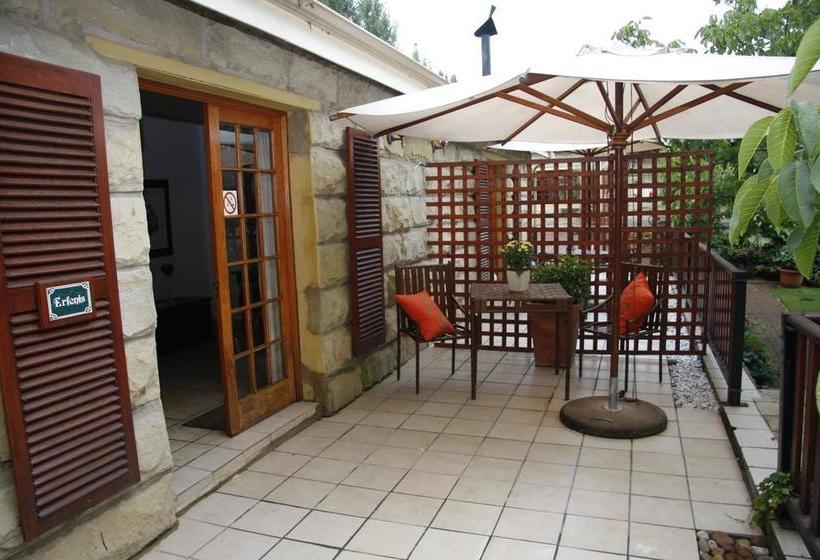 Bed and Breakfast Sir Henry S Guest House 9