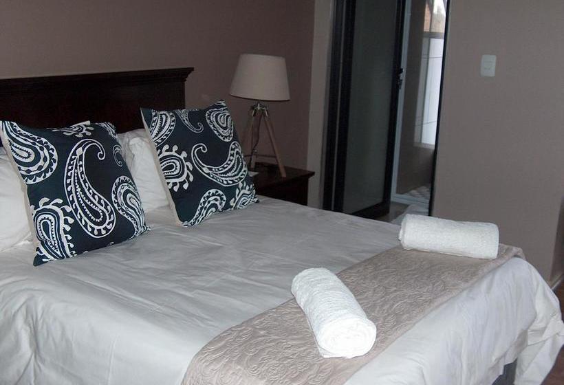 Hotel The Courtyard 19