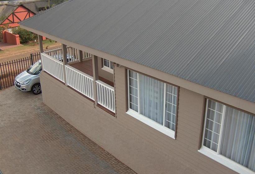 Hotel The Courtyard 5