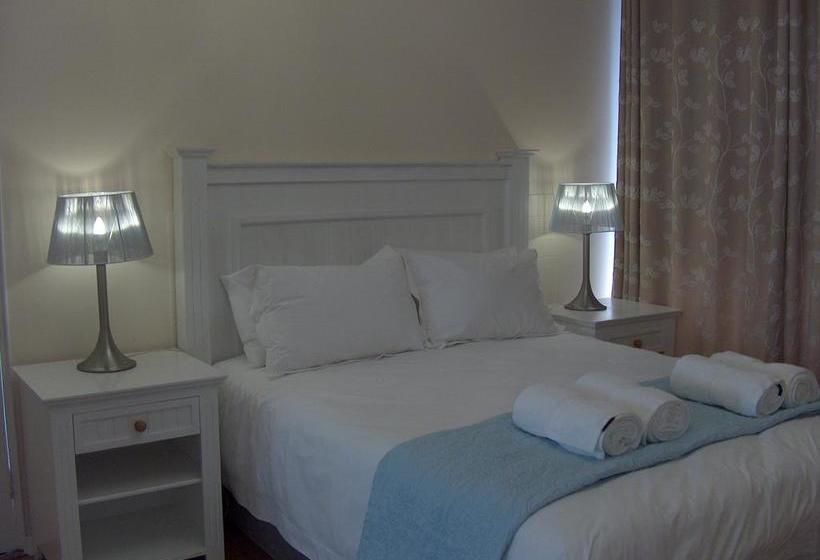 Hotel The Courtyard 8