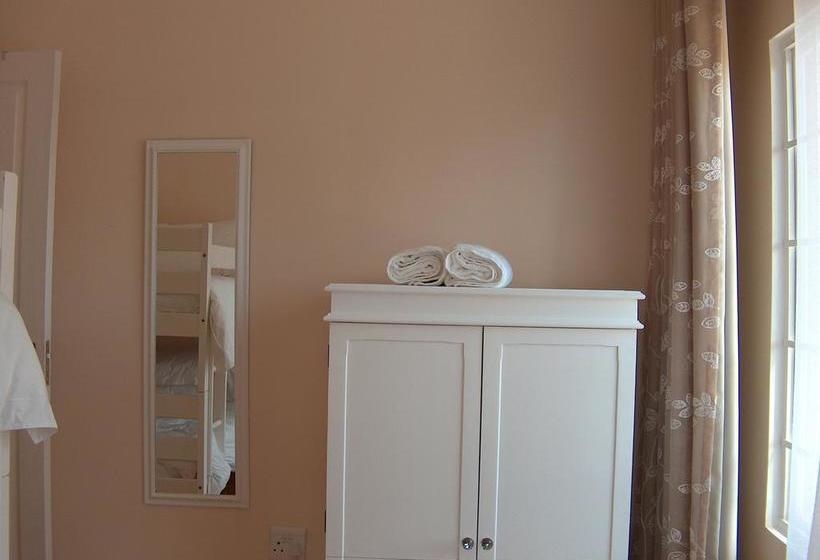 Hotel The Courtyard 9