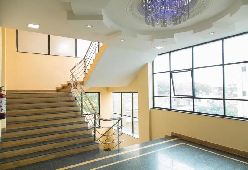 Hotel Oyo Rooms 047 Kamptee Road 11