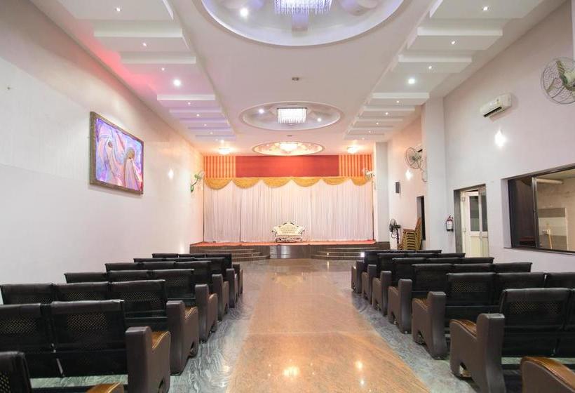 Hotel Oyo Rooms 047 Kamptee Road 9