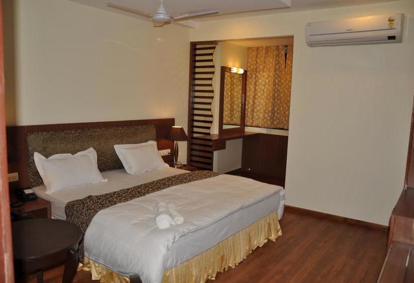 Hotel The Uday Regency 14