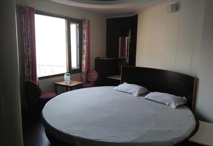 Hotel Basant 12