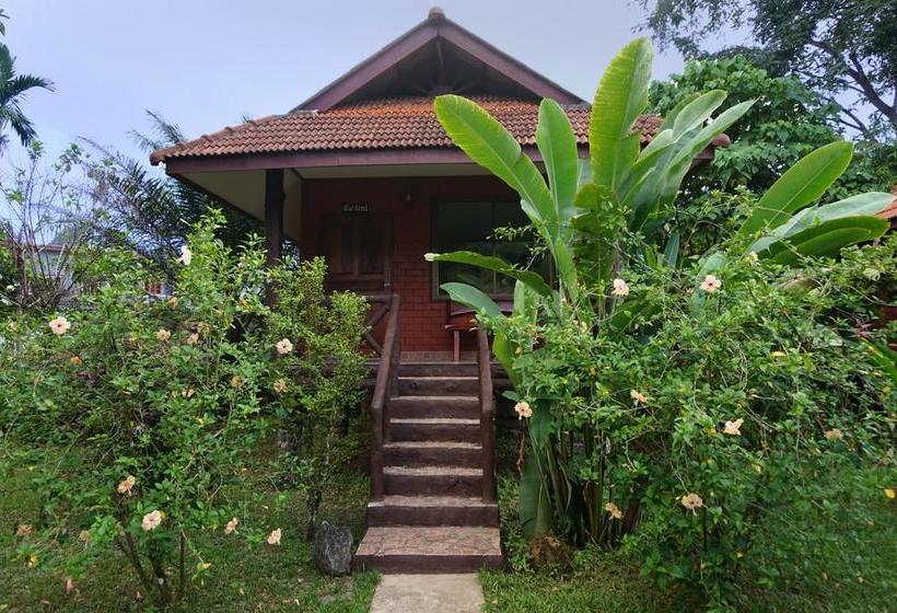 Khao Sok Riverfront Resort 11