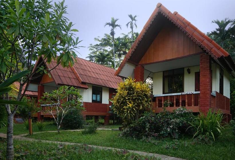 Khao Sok Riverfront Resort 12