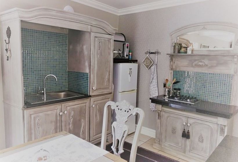 At 98 On Lynburn Guest House 10