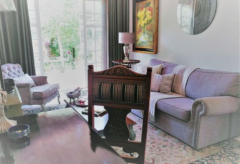 At 98 On Lynburn Guest House 15