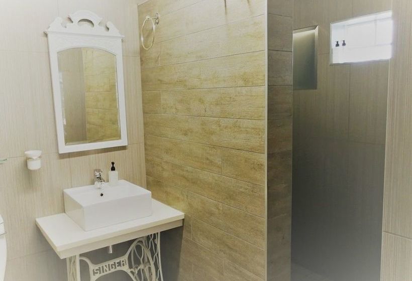 At 98 On Lynburn Guest House 18