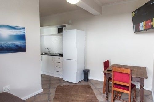 Pension Muizenberg Guestique 7