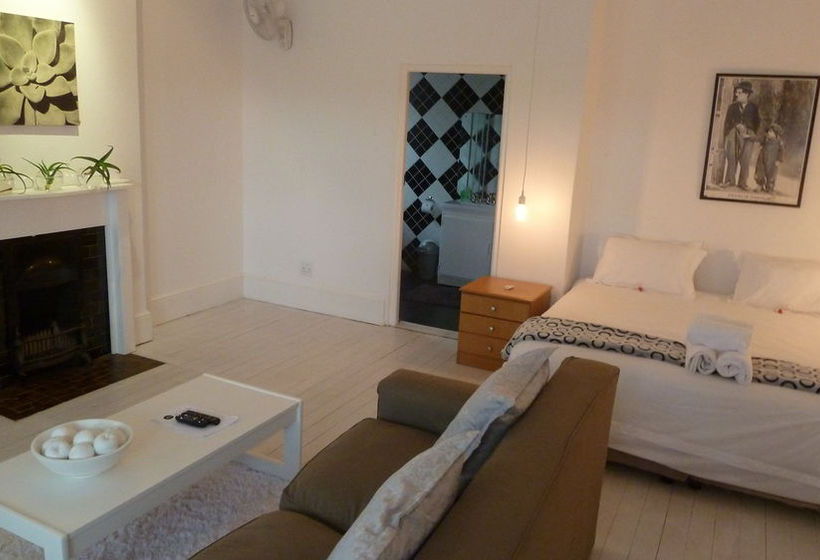 Pensão 20 On Dixton 2