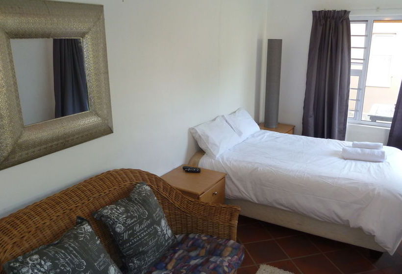 Pensão 20 On Dixton 5