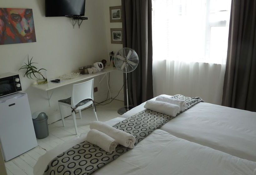 Pensão 20 On Dixton 8