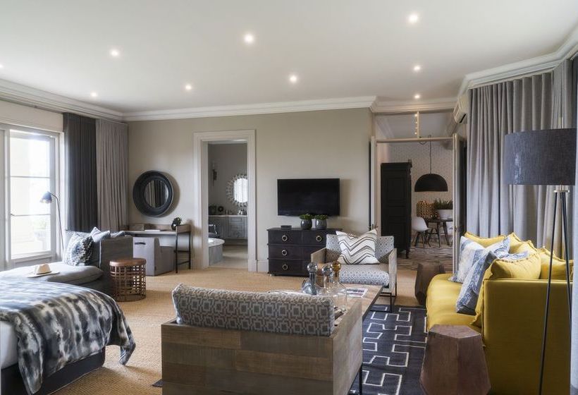 The Thatch House Boutique 13