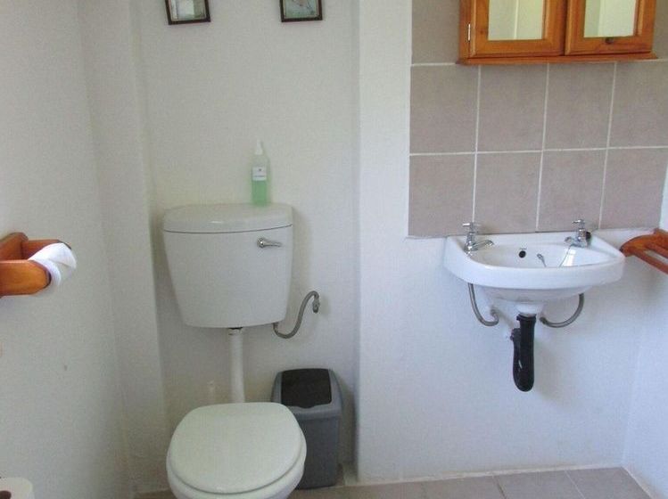 Absolute Leisure Cottages 6