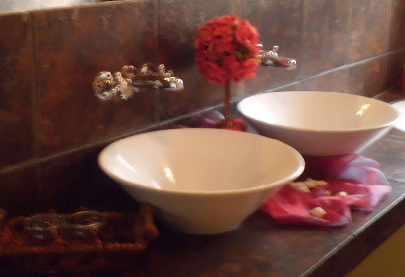 Hotel Morning Glory Cottages 8