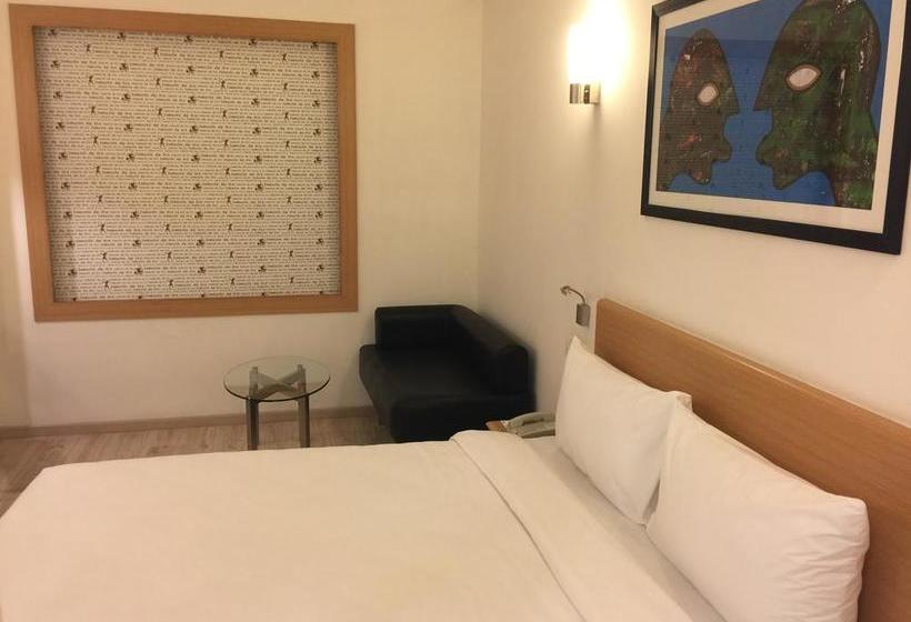 Red Fox Hotel Sector 60 Gurugram 11