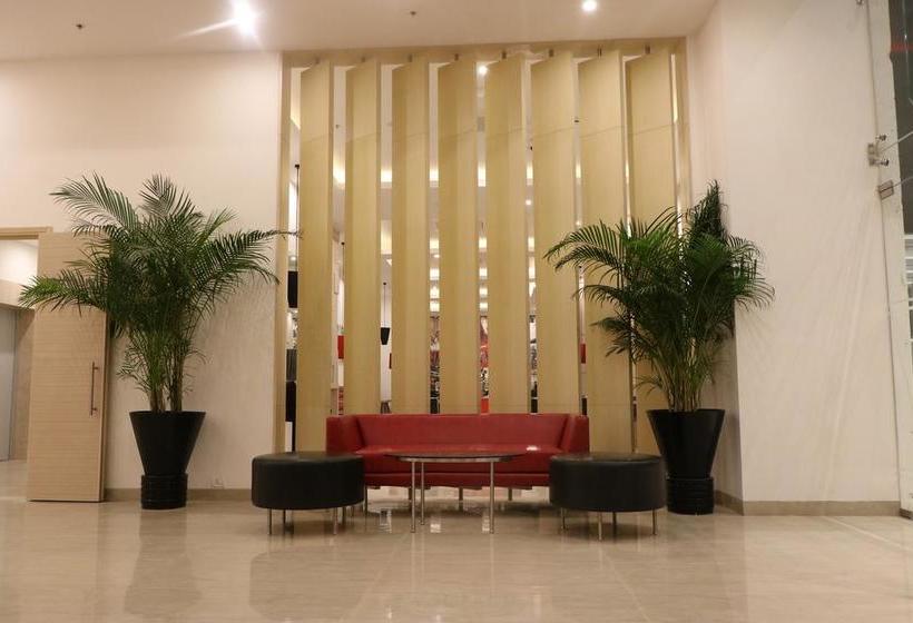 Red Fox Hotel Sector 60 Gurugram 18