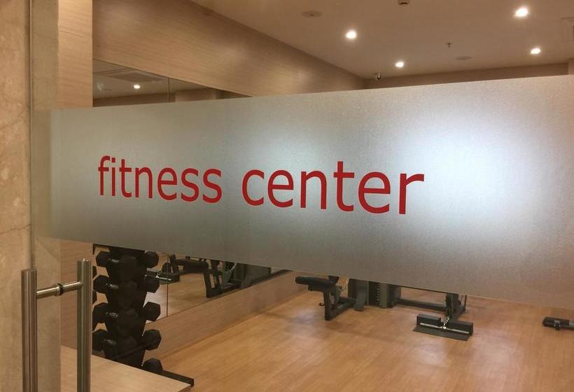 Red Fox Hotel Sector 60 Gurugram 4