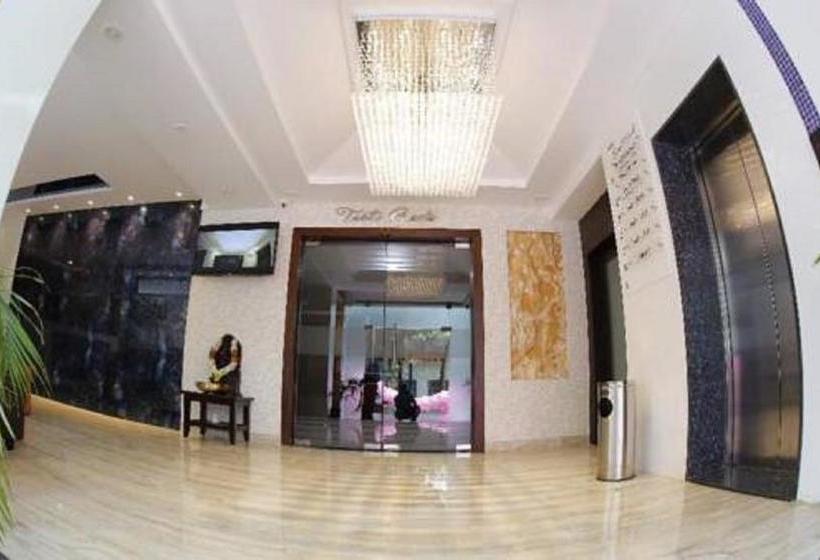 Hotel V Royal Park 1