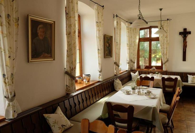 Hotel Landhaus Vier Jahreszeiten 10