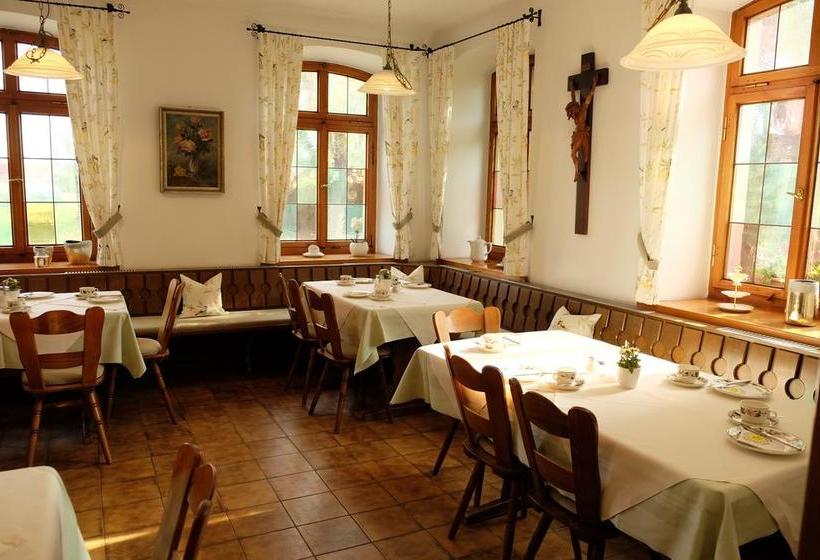 Hotel Landhaus Vier Jahreszeiten 11