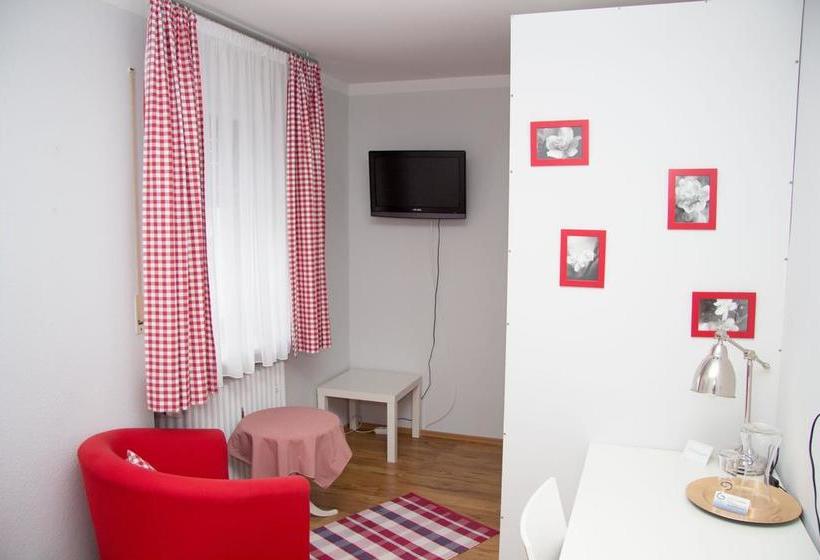 Hotel Gästehaus Guggenberger 10