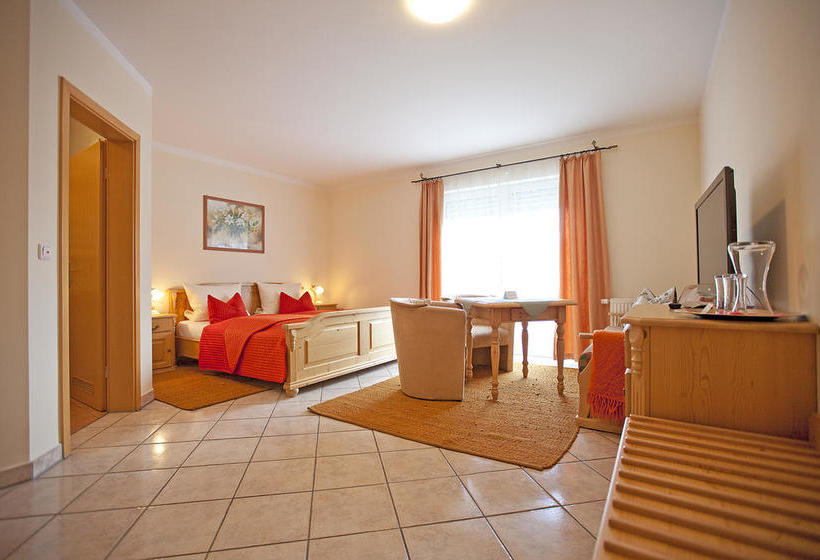 Hotel Gästehaus Guggenberger 11