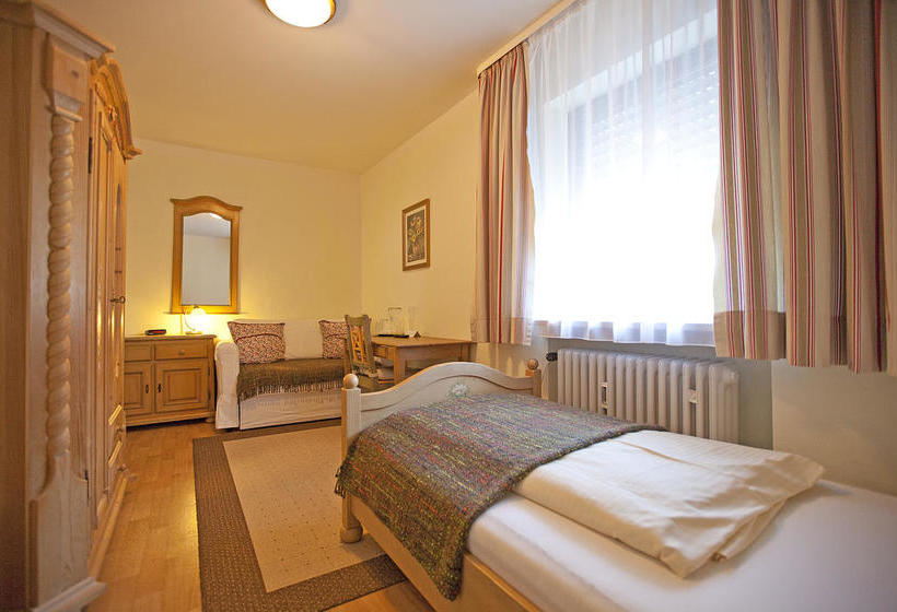 Hotel Gästehaus Guggenberger 12