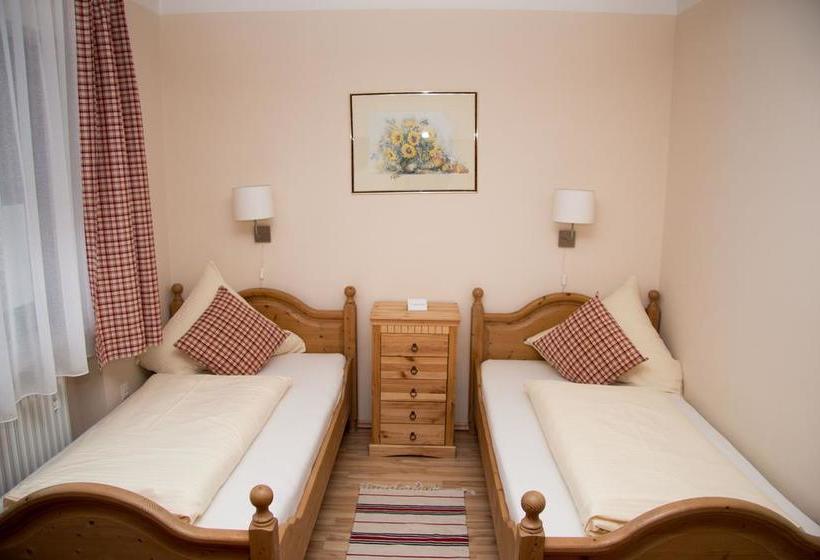 Hotel Gästehaus Guggenberger 19