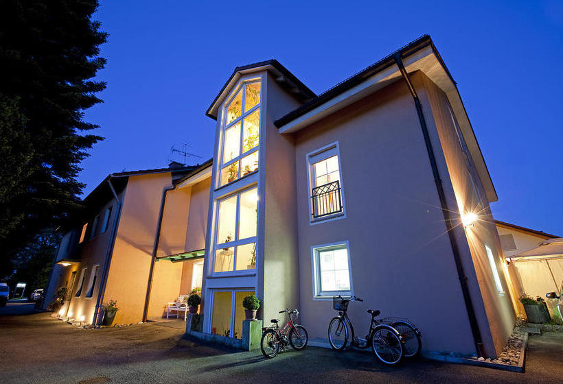 Hotel Gästehaus Guggenberger 20