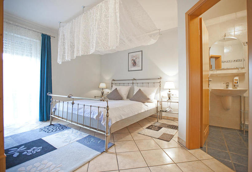 Hotel Gästehaus Guggenberger 8