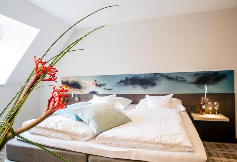 Hotel Gasthof Zum Weißen Lamm 10