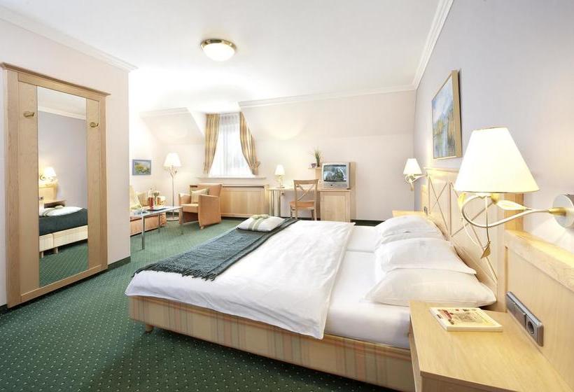 Hotel Gasthof Zum Weißen Lamm 11