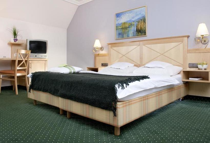 Hotel Gasthof Zum Weißen Lamm 12