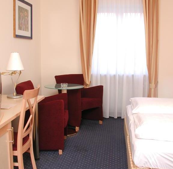 Hotel Gasthof Zum Weißen Lamm 15