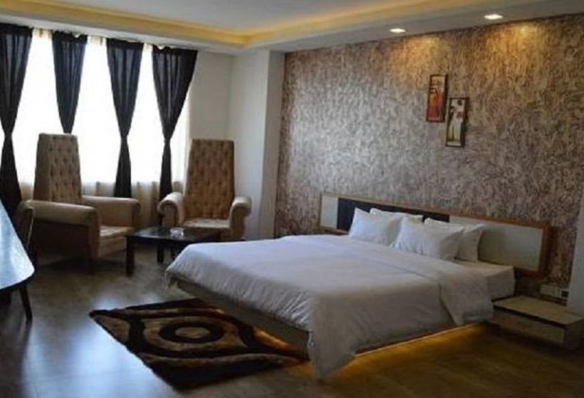 Hotel The Royal Paradise 12