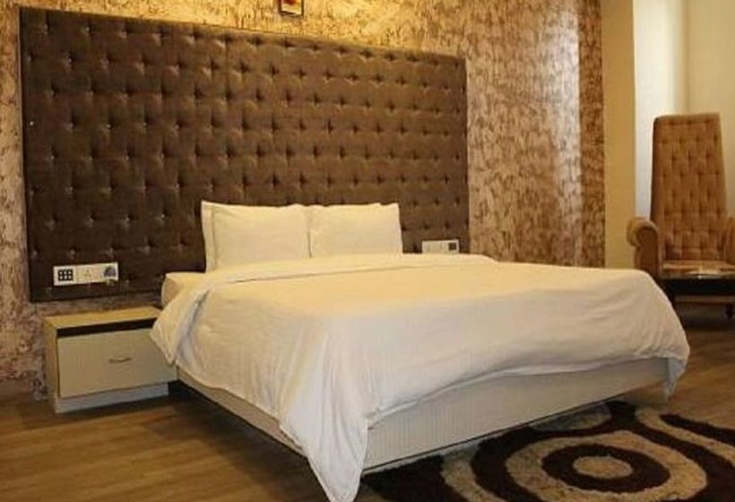 Hotel The Royal Paradise 14