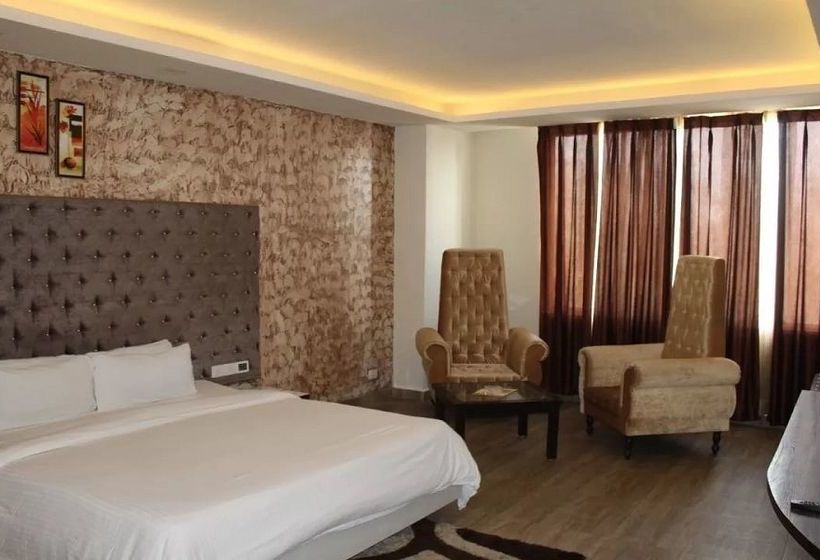 Hotel The Royal Paradise 3