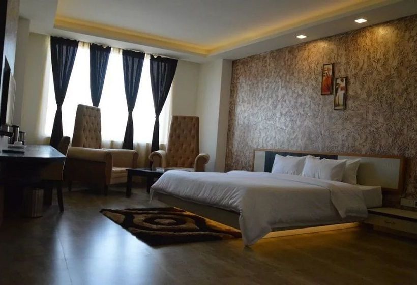 Hotel The Royal Paradise 4